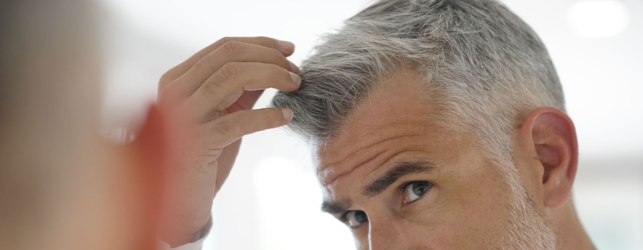 Poznaj przyczyny siwienia włosów
